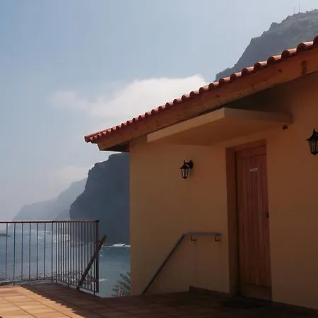 Casas Mare , Ponta Delgada, Madeira بيت للعطل