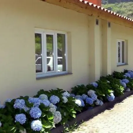 Casas Mare , Ponta Delgada, Madeira بيت للعطل